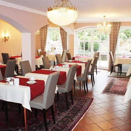 فندق Garni Bellevue 2*