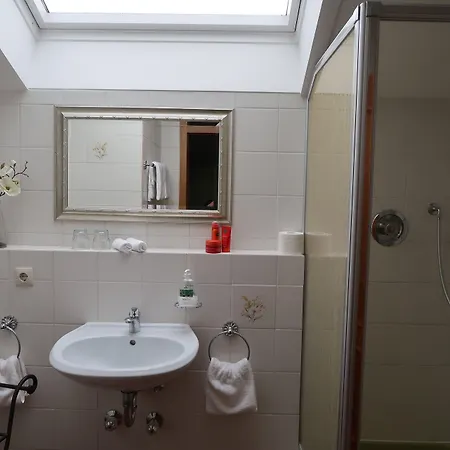 Garni Bellevue Hotel 2*