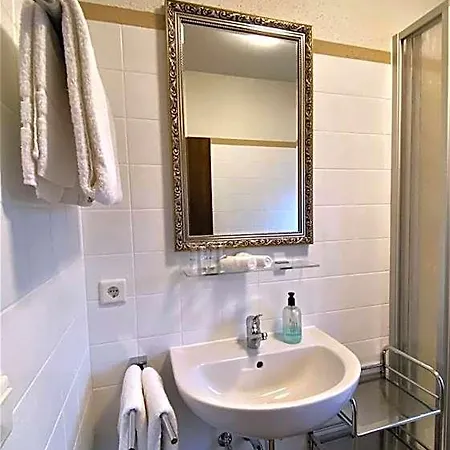 Hotel Garni Bellevue 2*